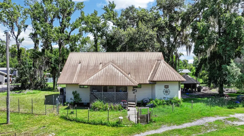 110 W PALM AVENUE Crescent City, FL 32112