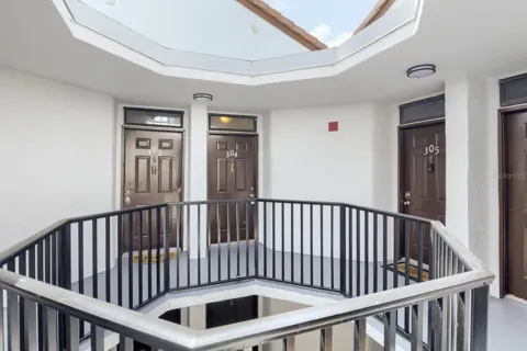 210 LAKE POINTE CONDO FIVE DRIVE #304