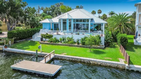 838 SW KINGS BAY DRIVE