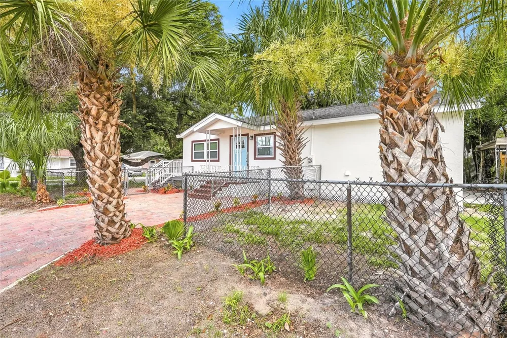 1002 E SEWARD STREET Tampa, FL 33604
