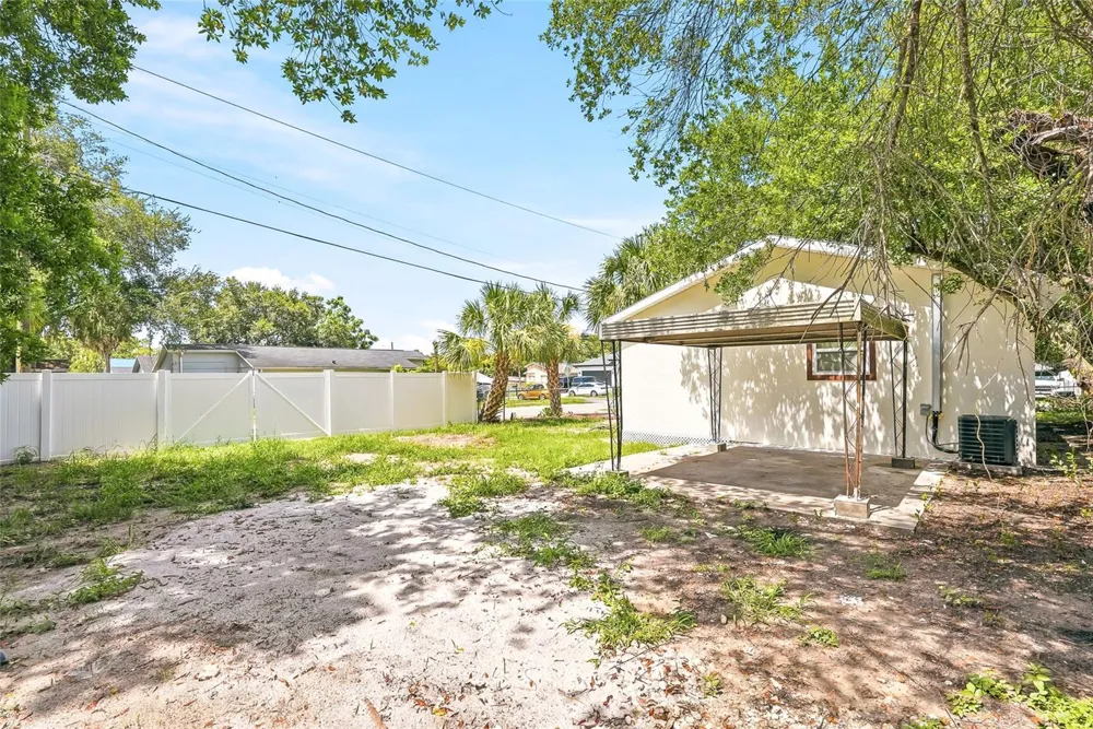 1002 E SEWARD STREET Tampa, FL 33604