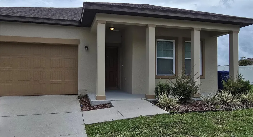 15660 MERLIN AVENUE Mascotte, FL 34753