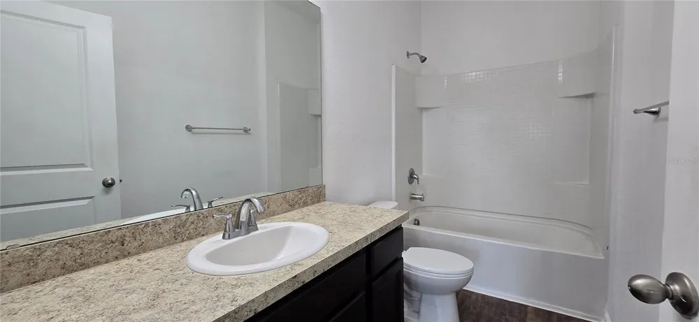 15660 MERLIN AVENUE Mascotte, FL 34753
