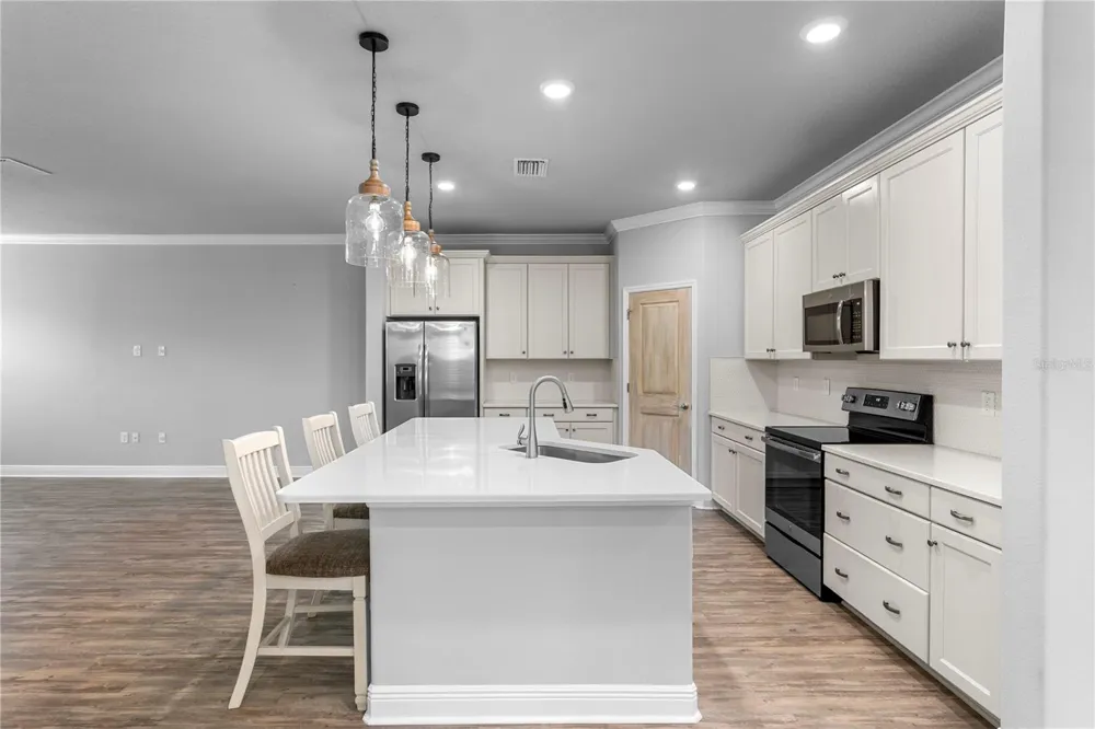602 OZONA VILLAGE DRIVE Palm Harbor, FL 34683