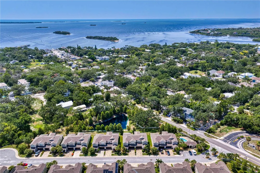 602 OZONA VILLAGE DRIVE Palm Harbor, FL 34683