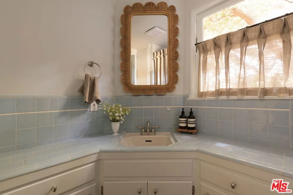 8412 Oswego Street Sunland, CA 91040