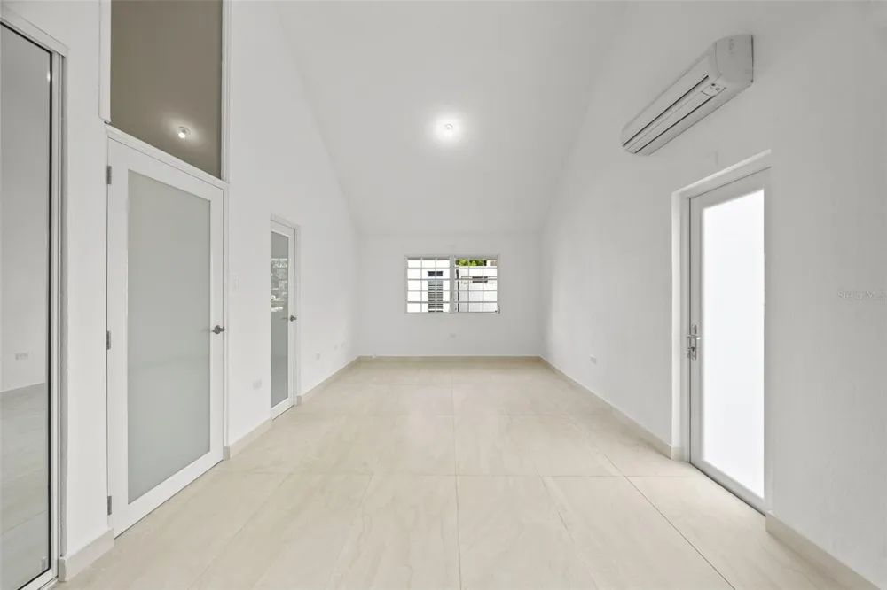 151 ALTURAS TEJAS Las Piedras, PR 00771