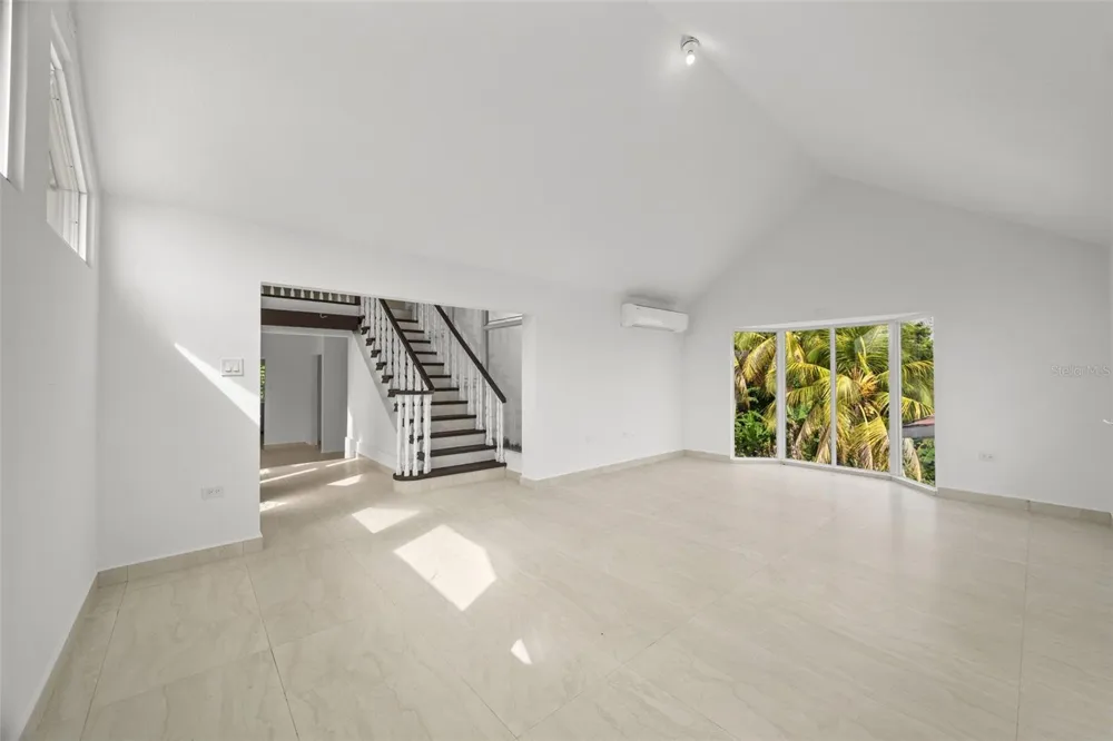 151 ALTURAS TEJAS Las Piedras, PR 00771
