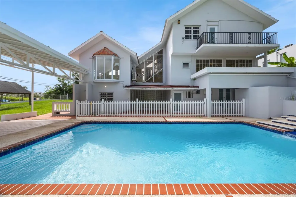 151 ALTURAS TEJAS Las Piedras, PR 00771