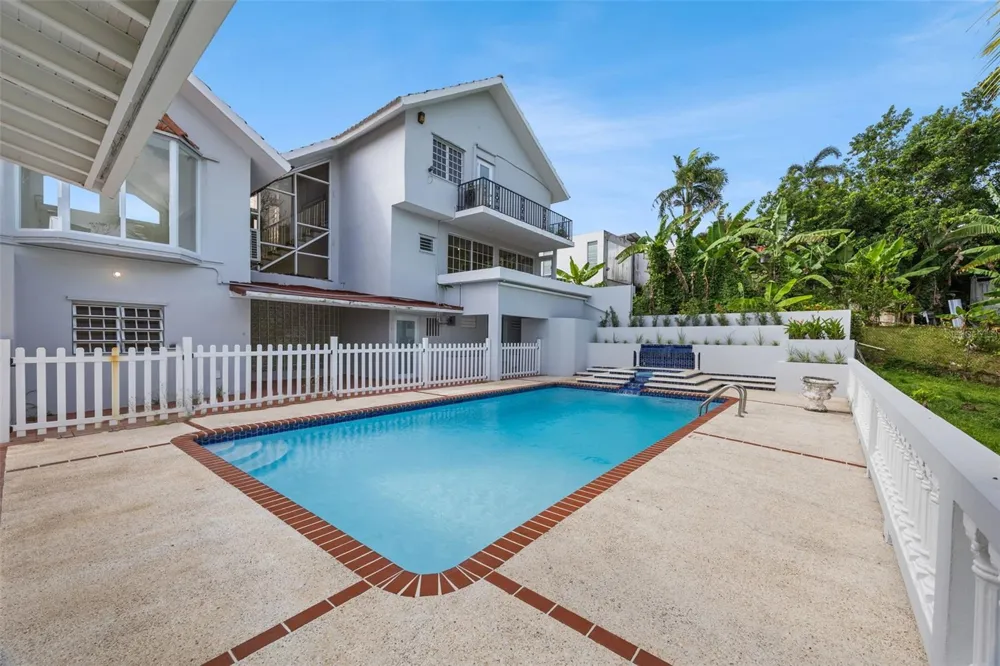 151 ALTURAS TEJAS Las Piedras, PR 00771