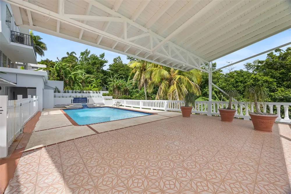 151 ALTURAS TEJAS Las Piedras, PR 00771
