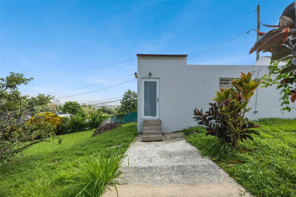151 ALTURAS TEJAS Las Piedras, PR 00771
