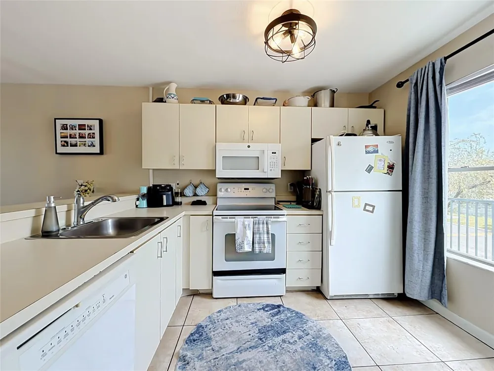 2504 WOODGATE BOULEVARD #203 Orlando, FL 32822