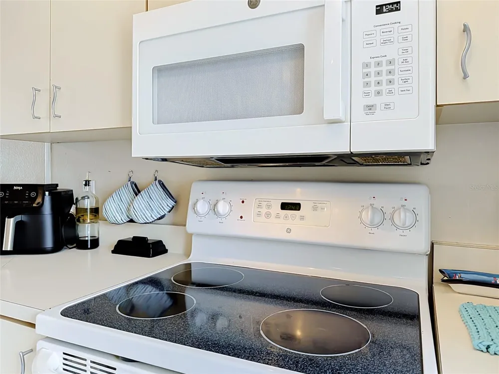 2504 WOODGATE BOULEVARD #203 Orlando, FL 32822