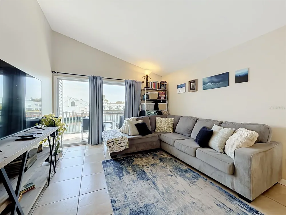 2504 WOODGATE BOULEVARD #203 Orlando, FL 32822