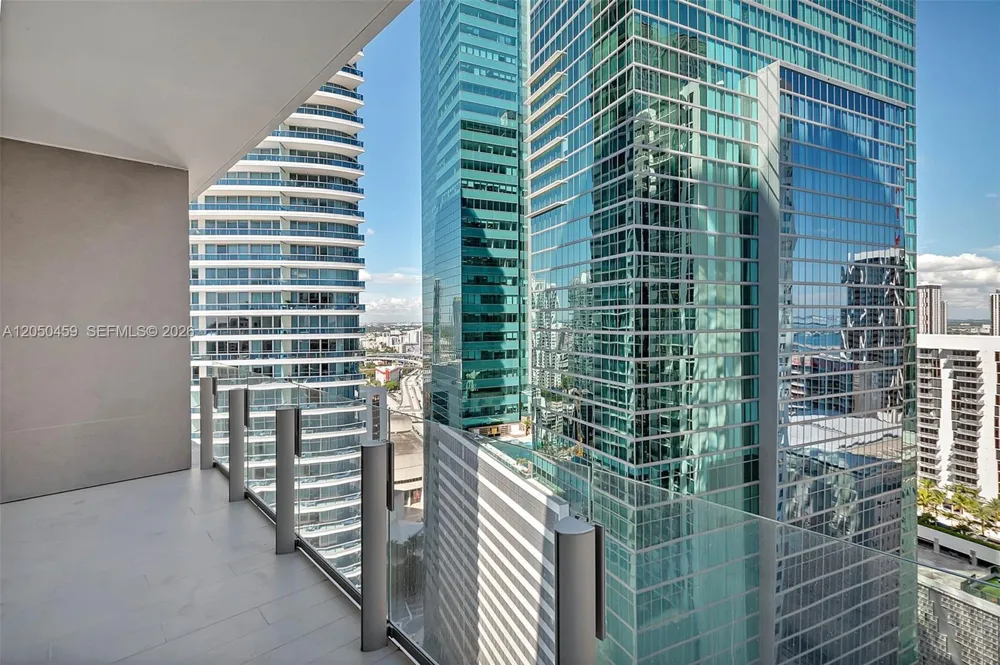 300 Biscayne Boulevard Way #3008W Miami, FL 33131
