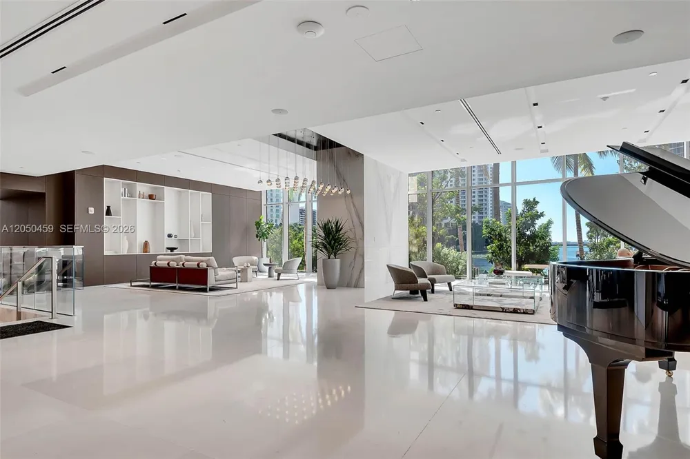 300 Biscayne Boulevard Way #3008W Miami, FL 33131
