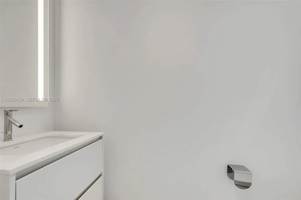 300 Biscayne Boulevard Way #3008W Miami, FL 33131