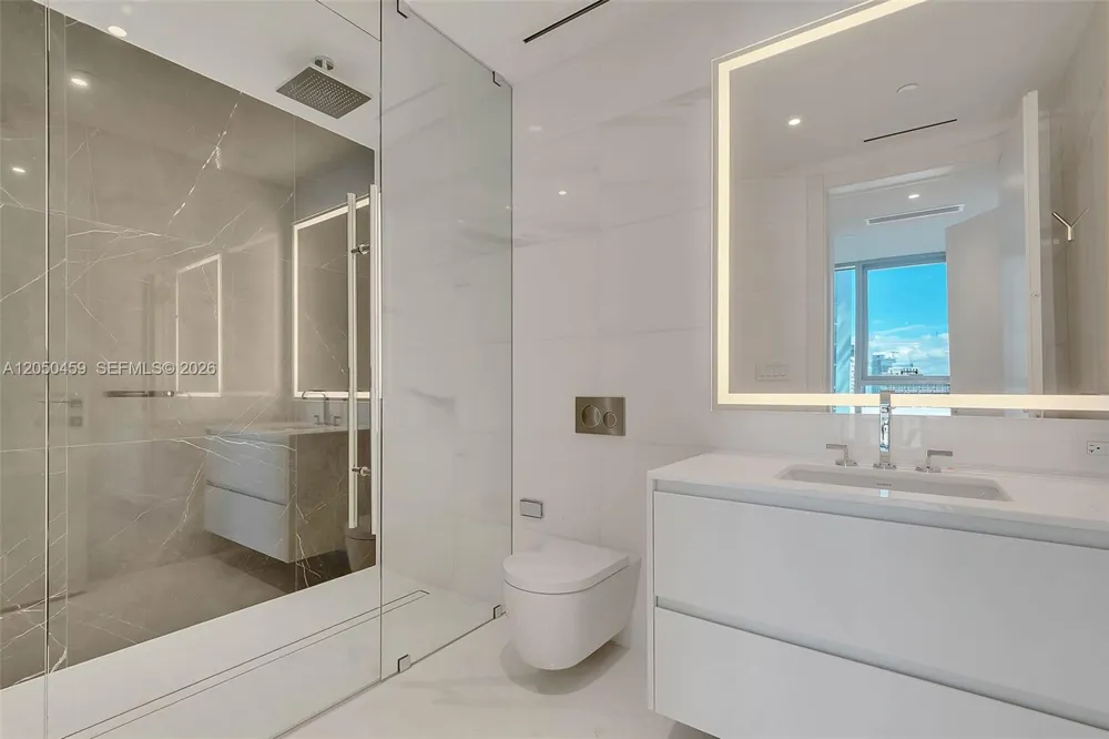 300 Biscayne Boulevard Way #3008W Miami, FL 33131