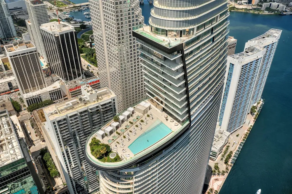300 Biscayne Boulevard Way #3008W Miami, FL 33131
