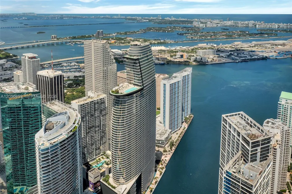 300 Biscayne Boulevard Way #3008W Miami, FL 33131