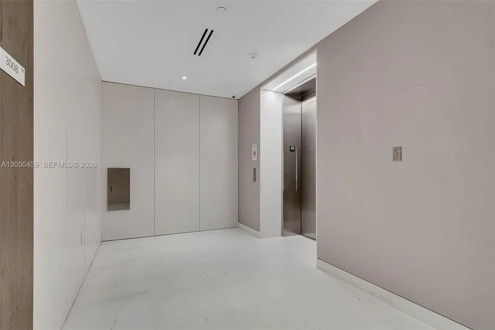300 Biscayne Boulevard Way #3008W Miami, FL 33131