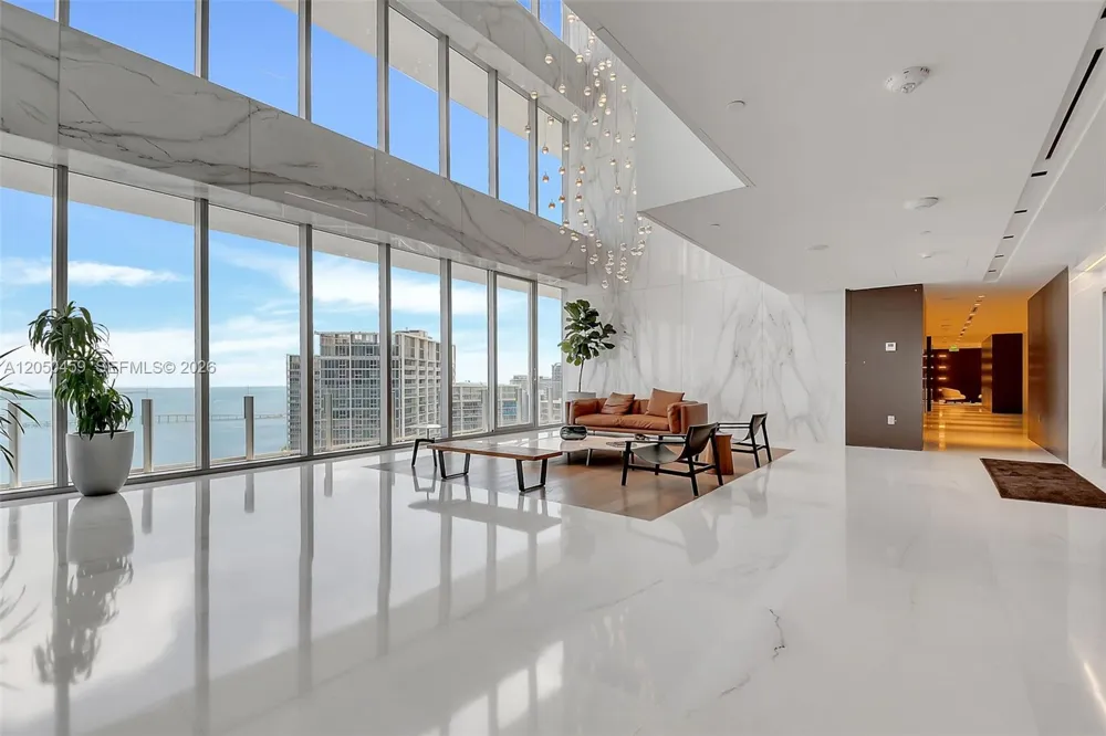 300 Biscayne Boulevard Way #3008W Miami, FL 33131