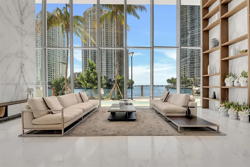 300 Biscayne Boulevard Way #3008W Miami, FL 33131