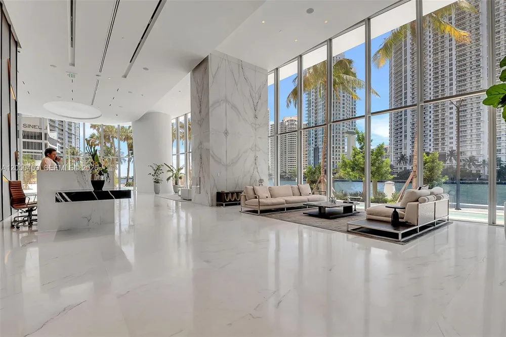300 Biscayne Boulevard Way #3008W Miami, FL 33131