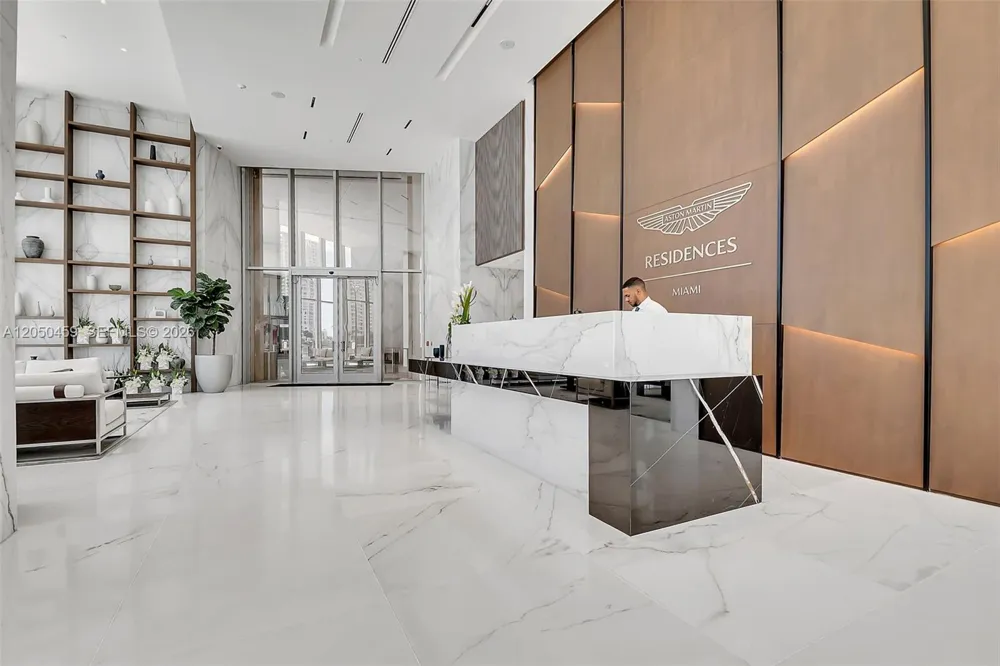 300 Biscayne Boulevard Way #3008W Miami, FL 33131