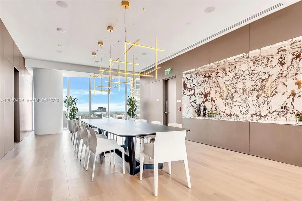 300 Biscayne Boulevard Way #3008W Miami, FL 33131