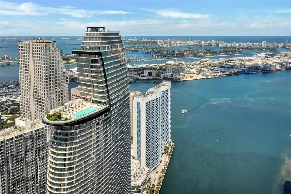 300 Biscayne Boulevard Way #3008W Miami, FL 33131