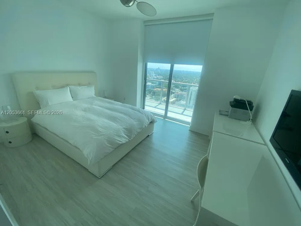 79 SW 12th St #3312-S Miami, FL 33130