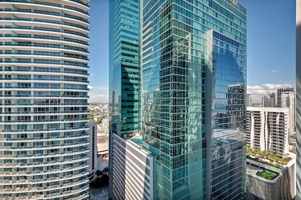 300 Biscayne Boulevard Way #3008W Miami, FL 33131