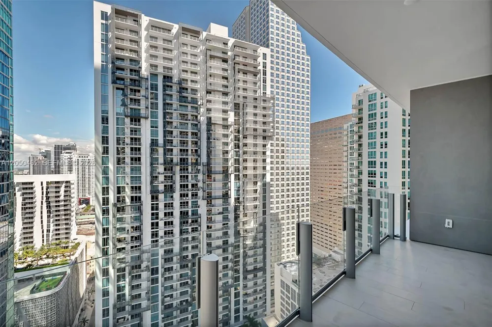 300 Biscayne Boulevard Way #3008W Miami, FL 33131