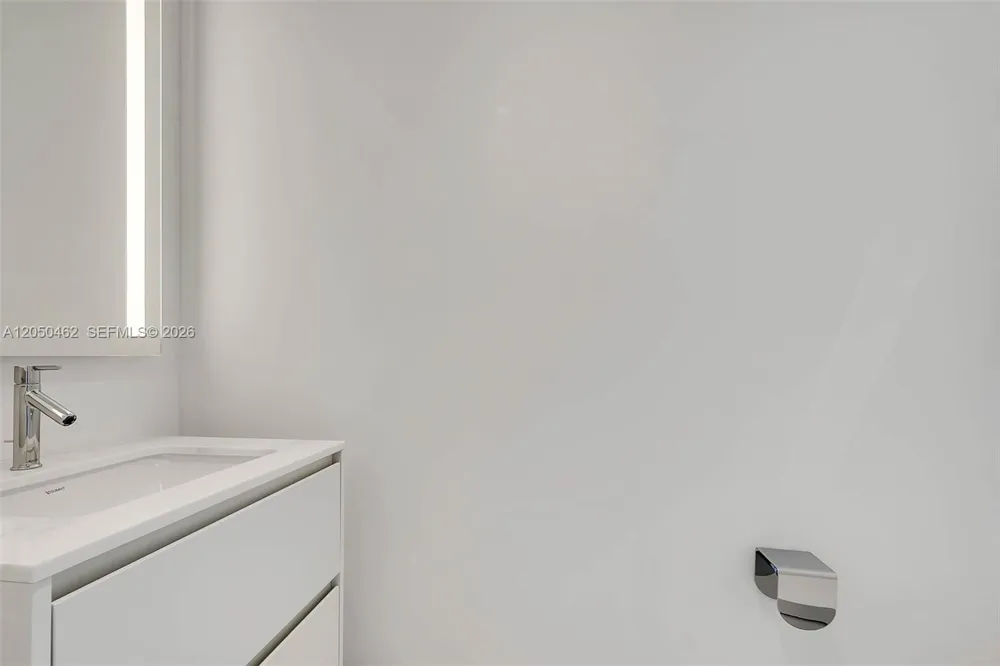 300 Biscayne Boulevard Way #3008W Miami, FL 33131