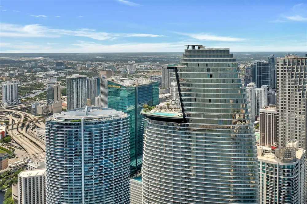 300 Biscayne Boulevard Way #3008W Miami, FL 33131