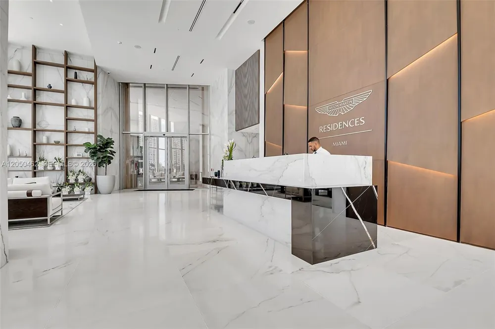300 Biscayne Boulevard Way #3008W Miami, FL 33131