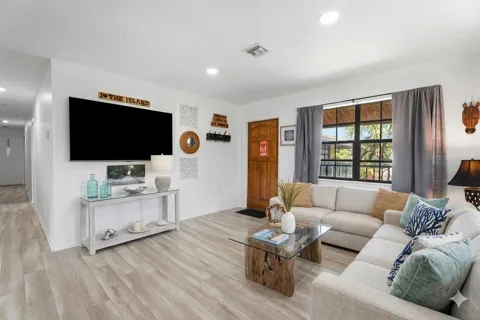 2505 Tamarind Drive