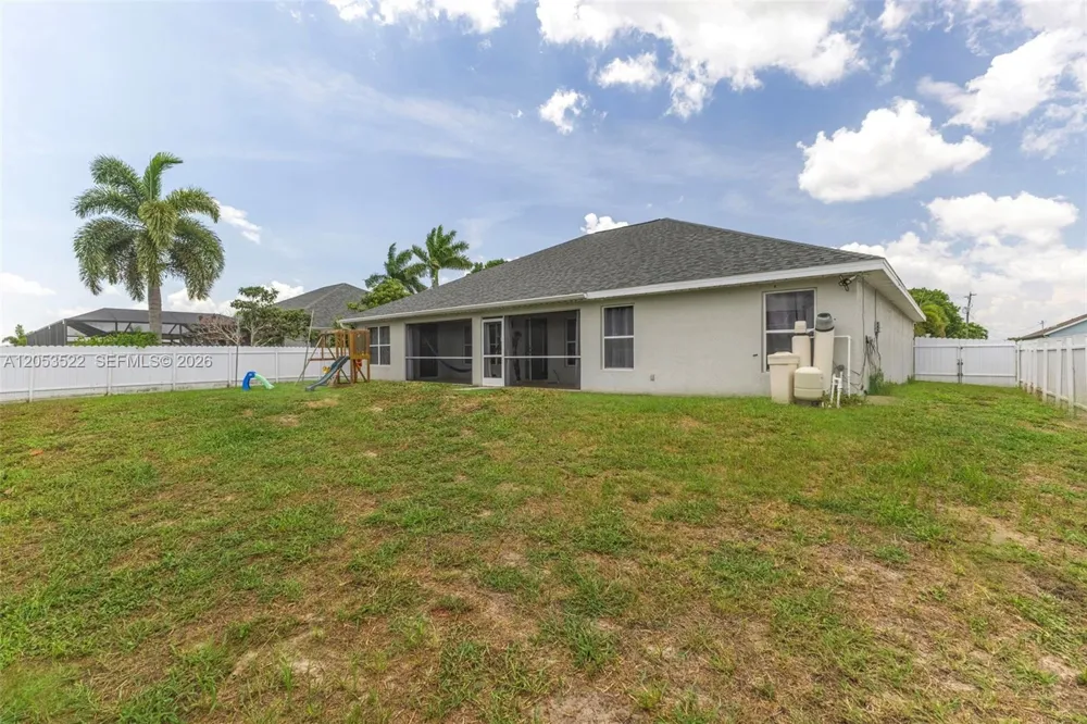 1020 NW 14th St Cape Coral, FL 33993