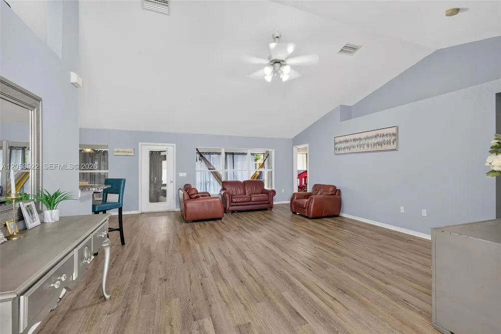1020 NW 14th St Cape Coral, FL 33993