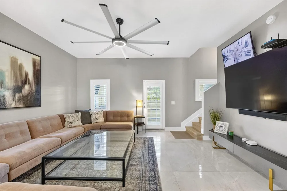 724 SW 1st Avenue Pompano Beach, FL 33060