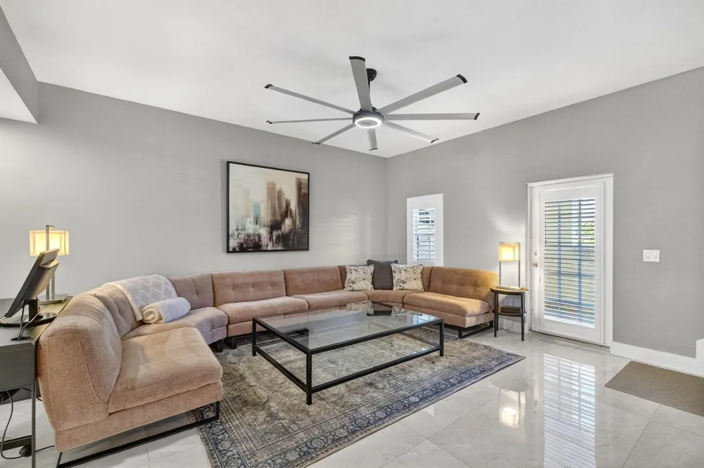 724 SW 1st Avenue Pompano Beach, FL 33060
