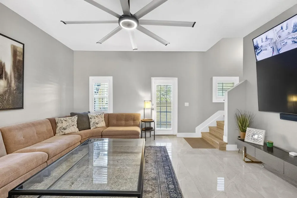 724 SW 1st Avenue Pompano Beach, FL 33060