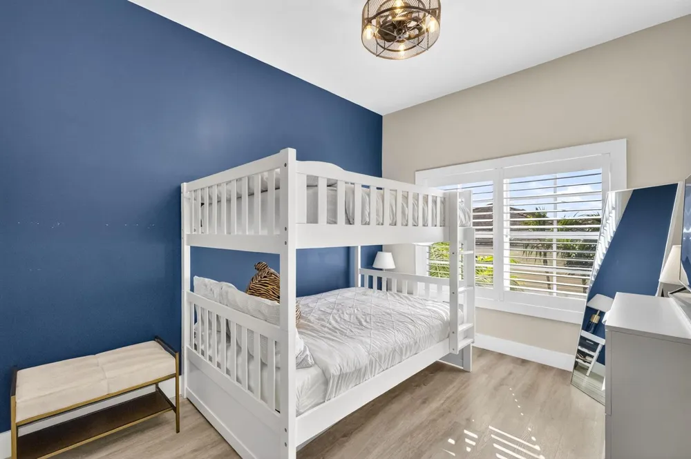 724 SW 1st Avenue Pompano Beach, FL 33060