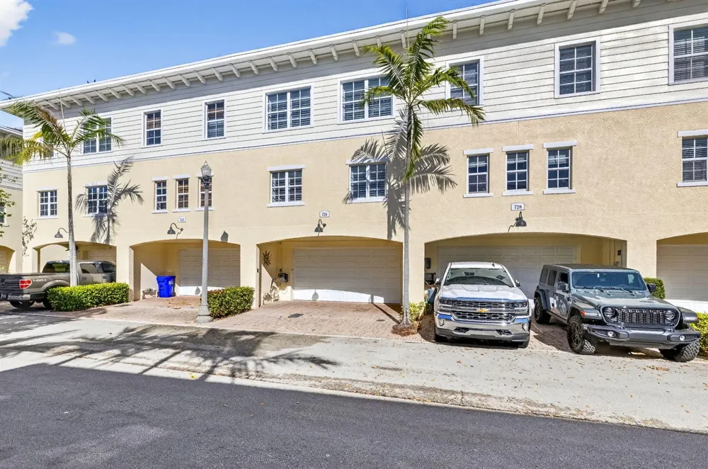 724 SW 1st Avenue Pompano Beach, FL 33060