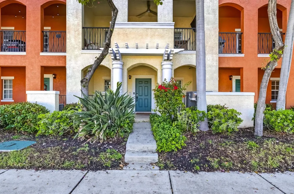 724 SW 1st Avenue Pompano Beach, FL 33060