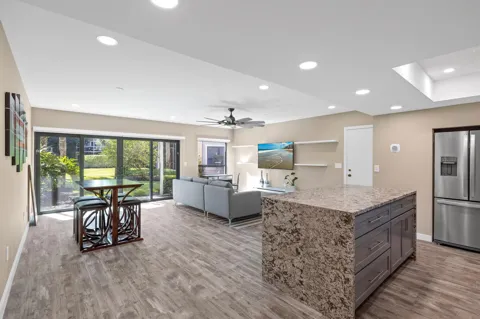 11863 Wimbledon Circle #438