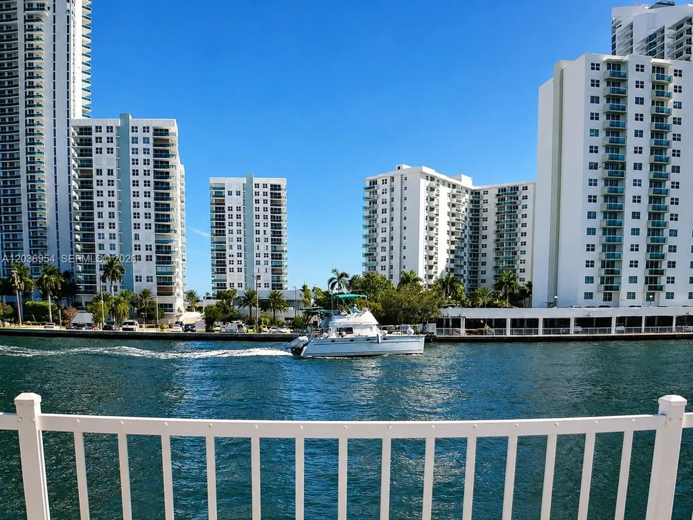1000 Parkview Dr #505 Hallandale Beach, FL 33009