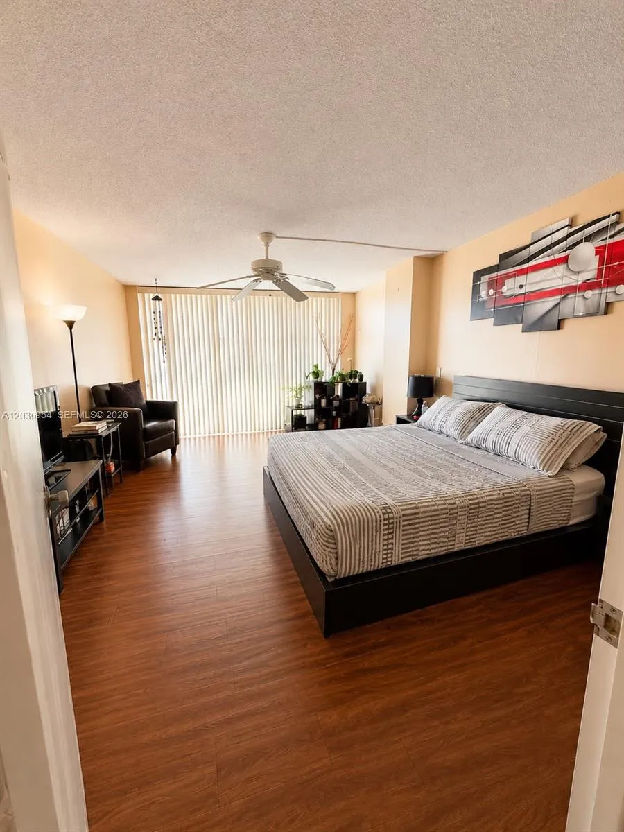 1000 Parkview Dr #505 Hallandale Beach, FL 33009